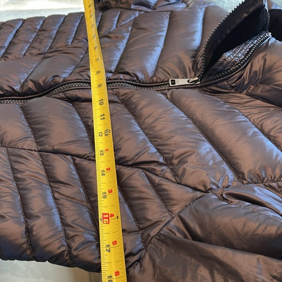 Andrew Marc, packable, 650 Fill, 90% duck down, velvet lined collar, zip pockets - Picture 5 of 13